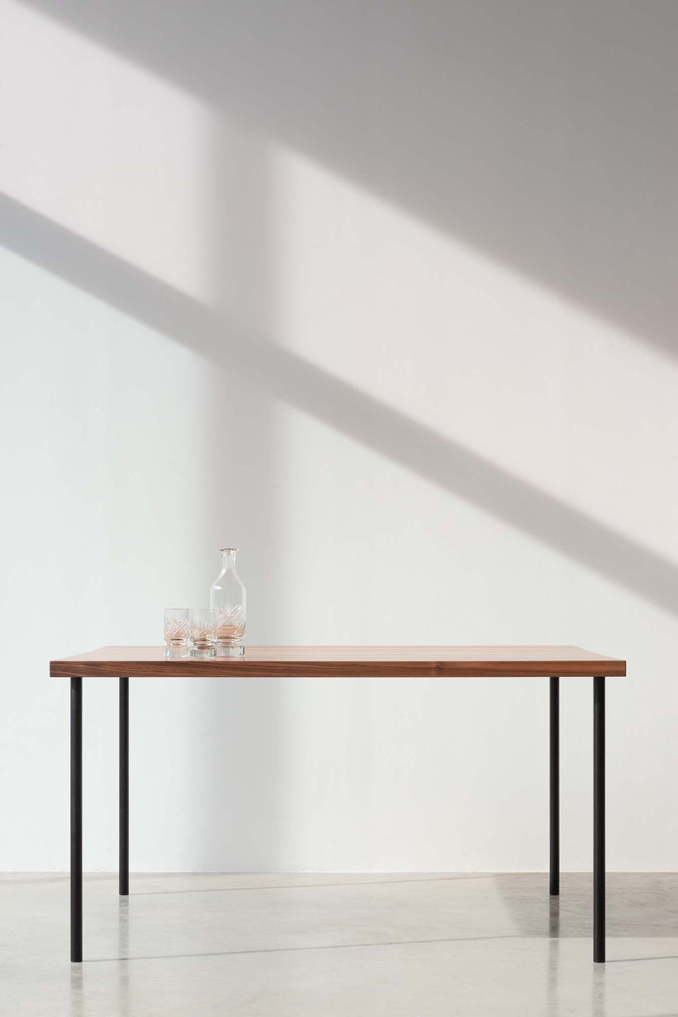 tavolo quadrato artigianale Unopervolta